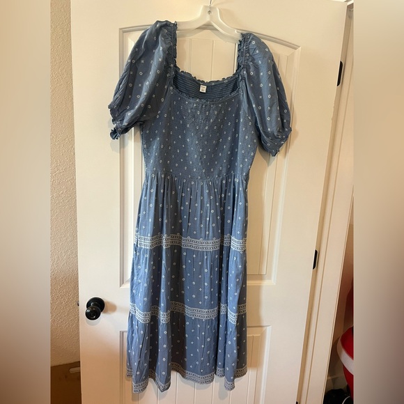 Old Navy Dresses & Skirts - Size XL- Old Navy Puff-Sleeve Smocked Printed Embroidered Chambray Midi Dress